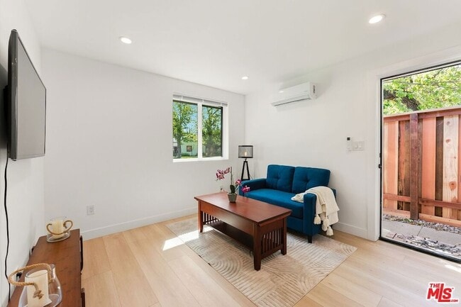 Building Photo - 7103 Hatillo Ave