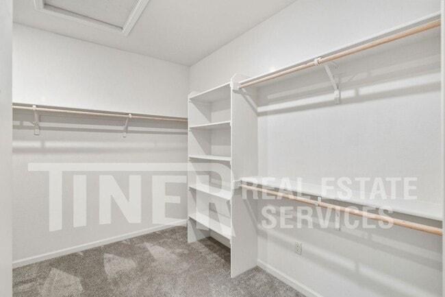 Building Photo - 1580 Parkside Way