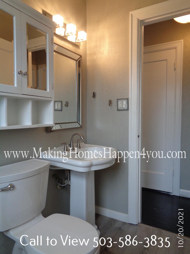 Building Photo - 1830 24th St NE