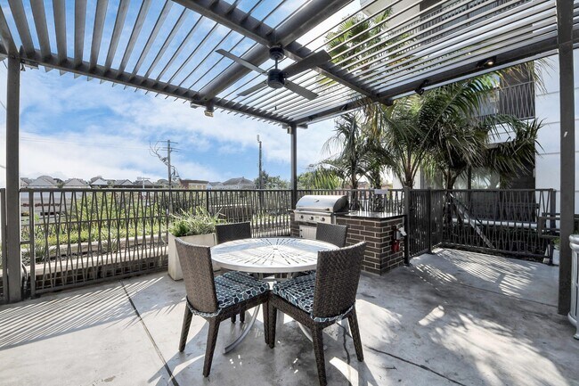 Building Photo - 5454 State St