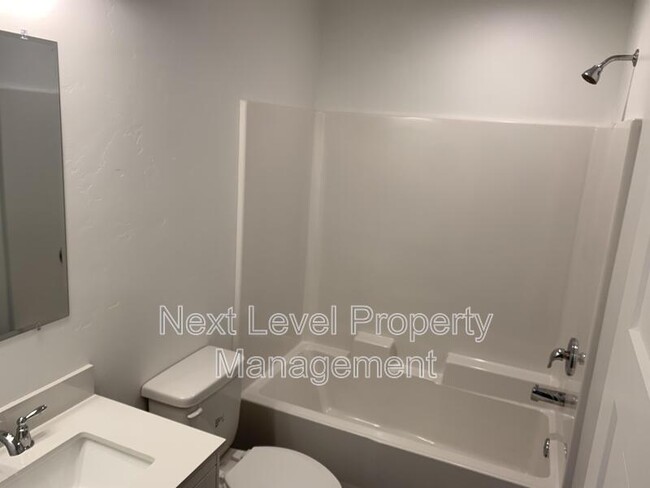 Building Photo - 416 Maple Dr
