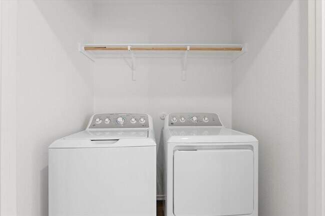 Building Photo - 210 Chapel Beck Dr