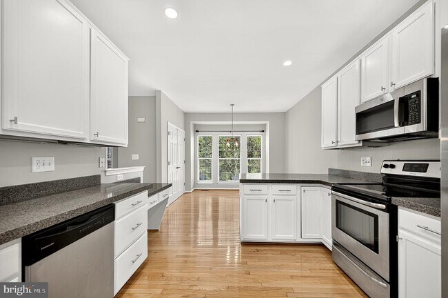 Building Photo - 8381 Millwood Dr