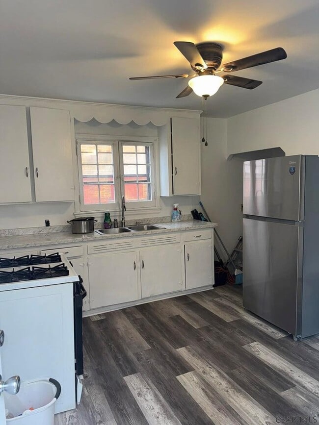 Building Photo - 145 Hudson St