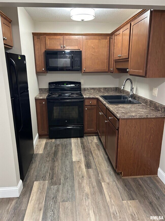 Building Photo - 5029 N Lakeside Pl