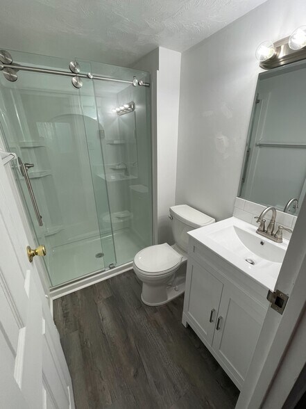 MB Bathroom - 600 Campbell Cir
