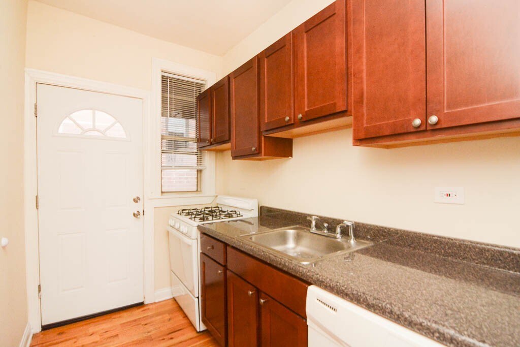 Building Photo - 729 W Barry Ave