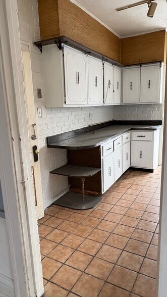 Building Photo - 4554 Morganford Rd