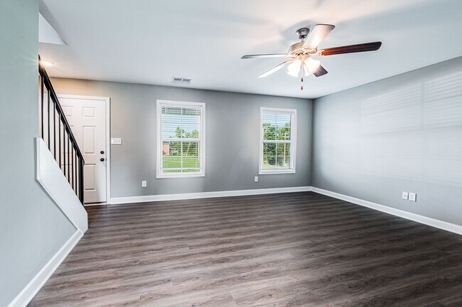 Building Photo - 195 Creekwood Ave