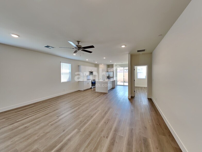 Building Photo - 513 Silverbell Fls Pl