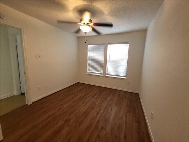 Building Photo - 13839 Walnut Hollow Ln