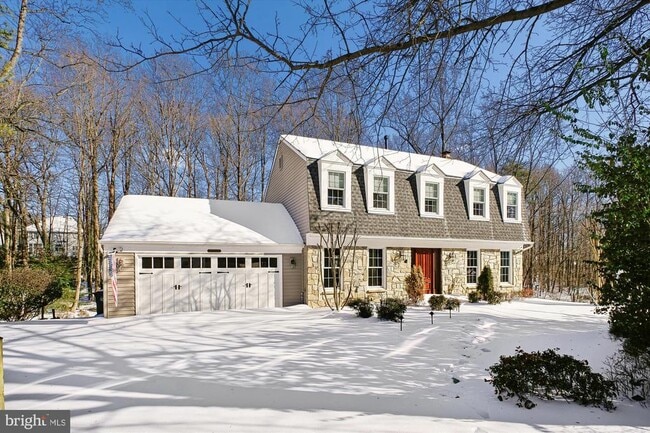 Building Photo - 4623 University Dr