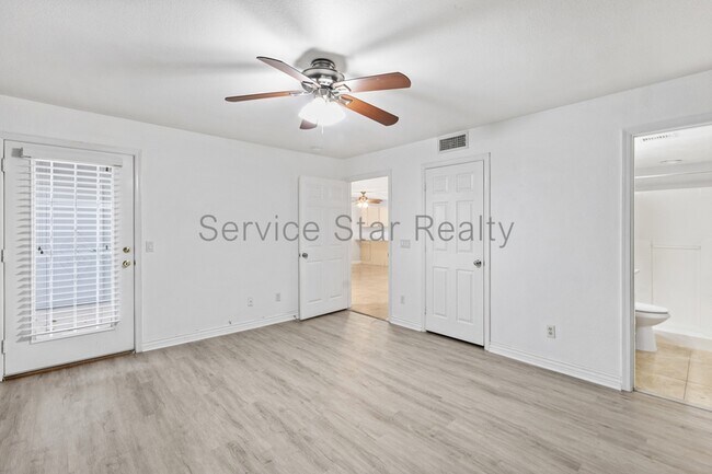 Building Photo - 220 N 22nd Pl