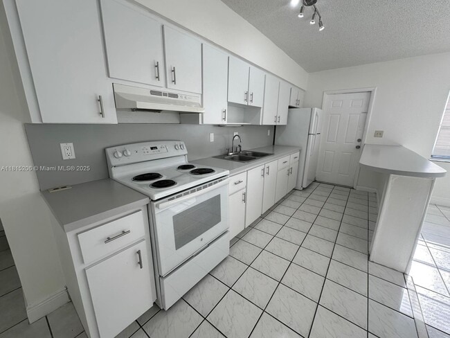 Primary Photo - 2444 Wilson St