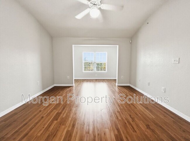 Building Photo - 5463 Vineland Rd