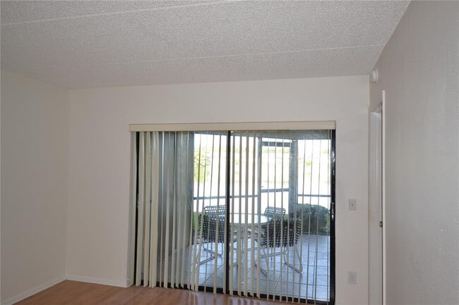 Building Photo - 209 Woodlake Wynde