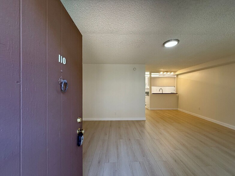 Building Photo - 5461 Kester Ave
