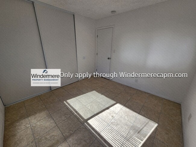Building Photo - 5674-5674 Valley Vale Way