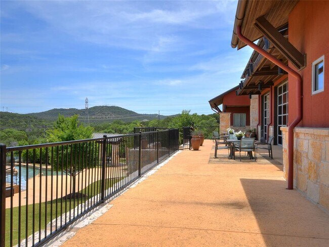 Building Photo - 112 Bisset Ct