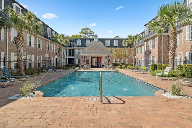 Building Photo - 357 N Post Oak Ln