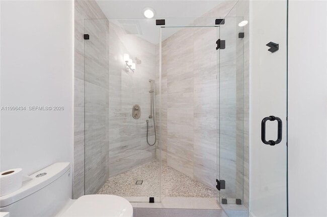 Building Photo - 700 NE 25th St