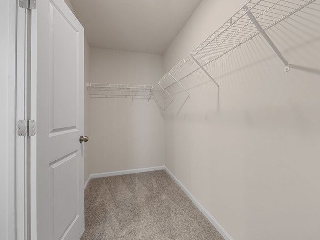 Building Photo - Modern 5BR Home with Quartz Kitchen & Open...