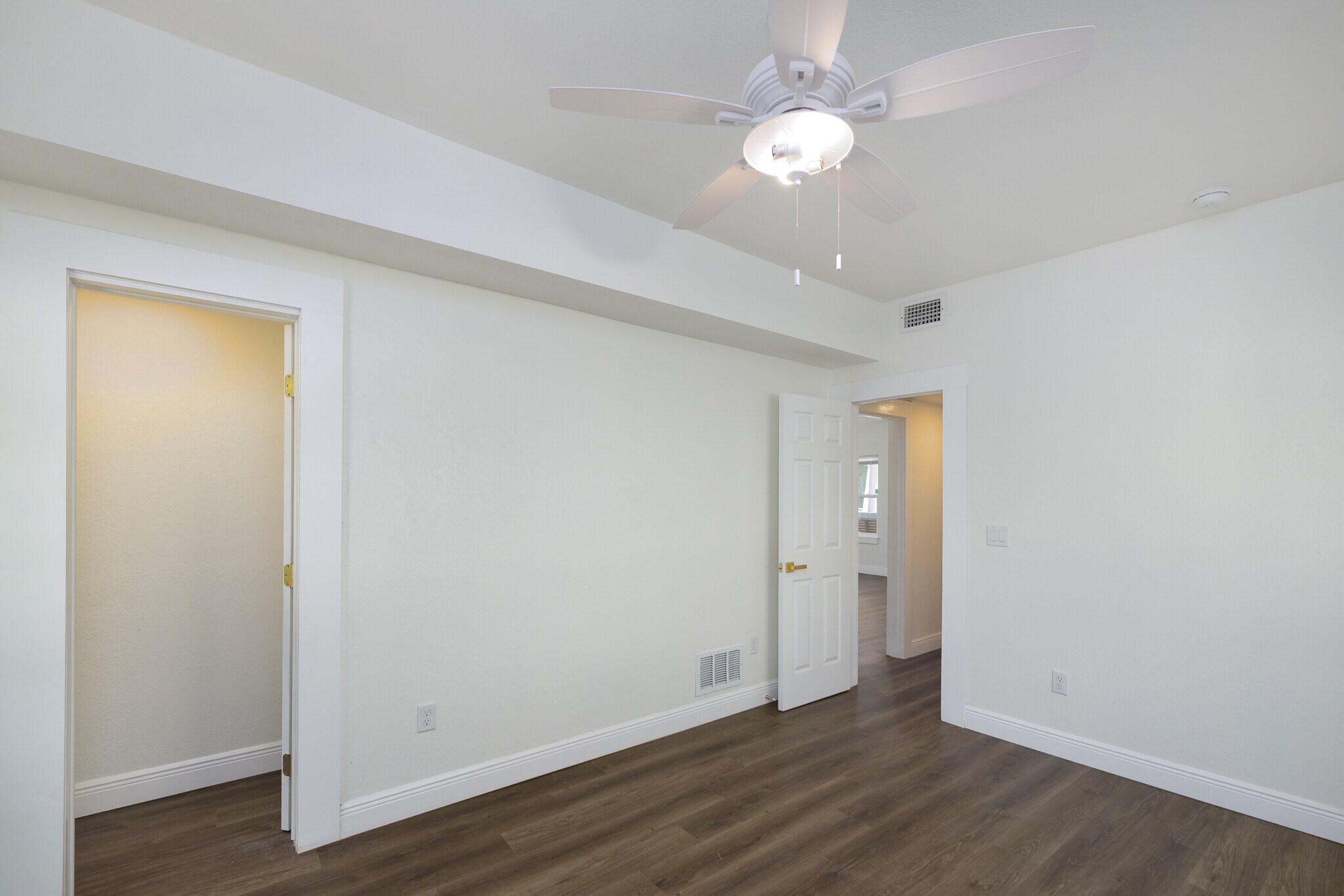 Building Photo - 644 6th Ave N