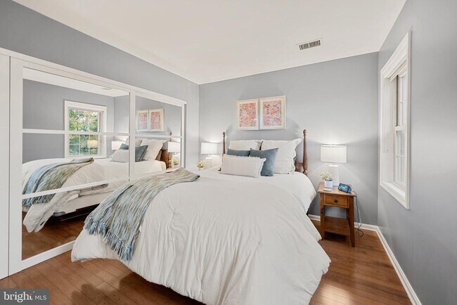 Building Photo - 1403 E Abingdon Dr