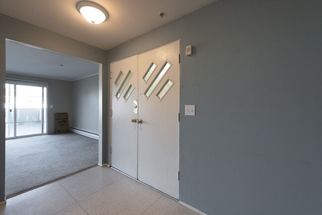 Building Photo - 2023