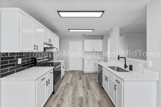 Building Photo - 2205 Bolivar Dr