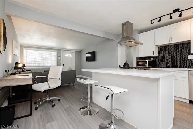 Building Photo - 1634 Serenada Ave