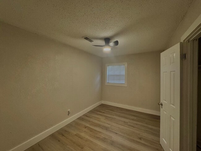 Building Photo - 3 Bedroom 1 Bathroom in Graceville, FL