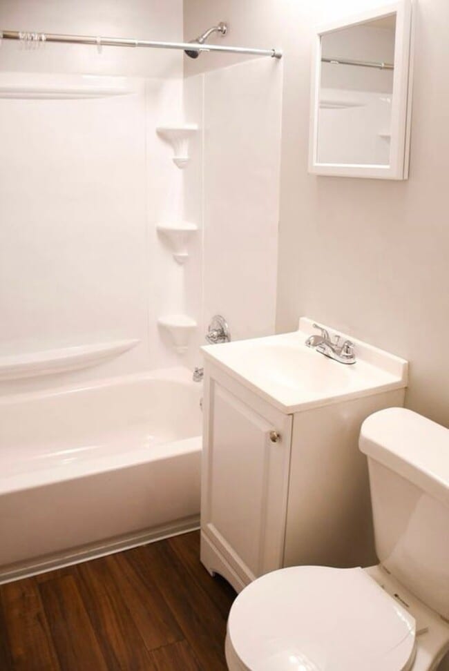 Building Photo - Charming 3-Bed Home with Fireplace & Hardw...