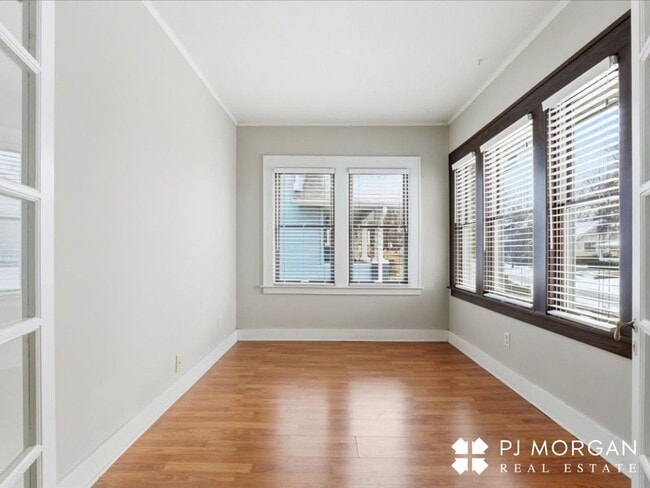 Building Photo - 5022I