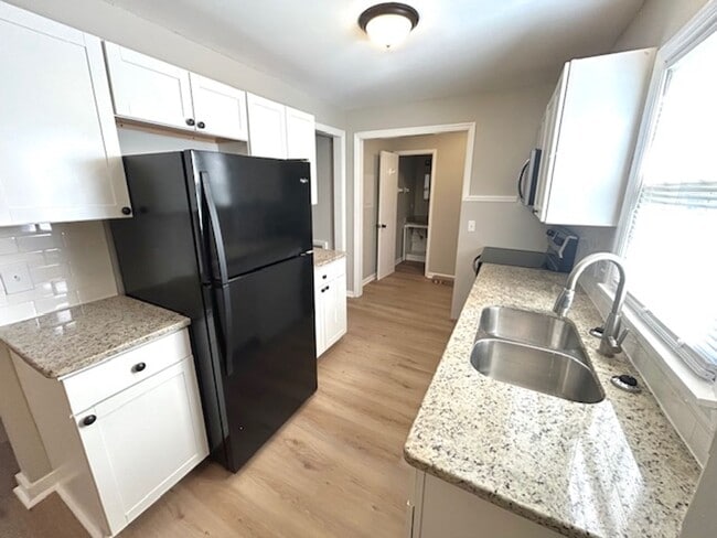 Building Photo - 124 Cottonwood Dr