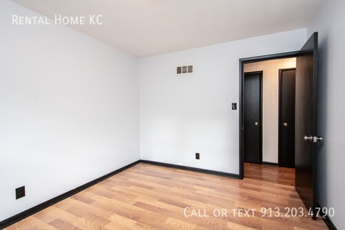 Building Photo - 5240 Barton-