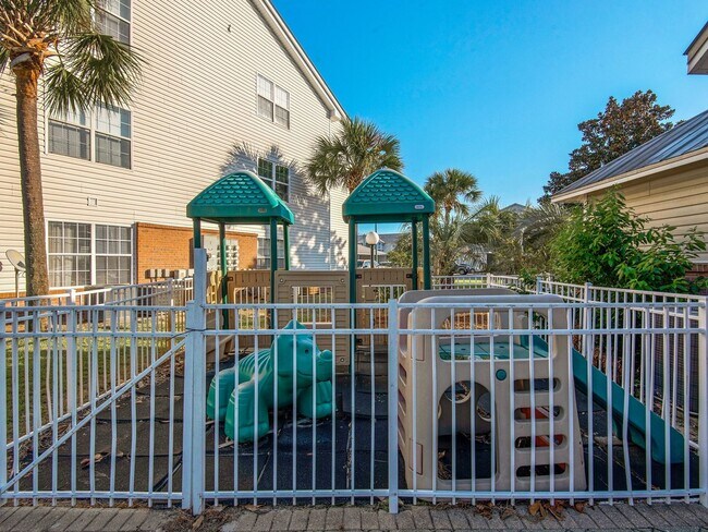 Building Photo - Recently Upgraded Spacious 1B/1B Condo nea...