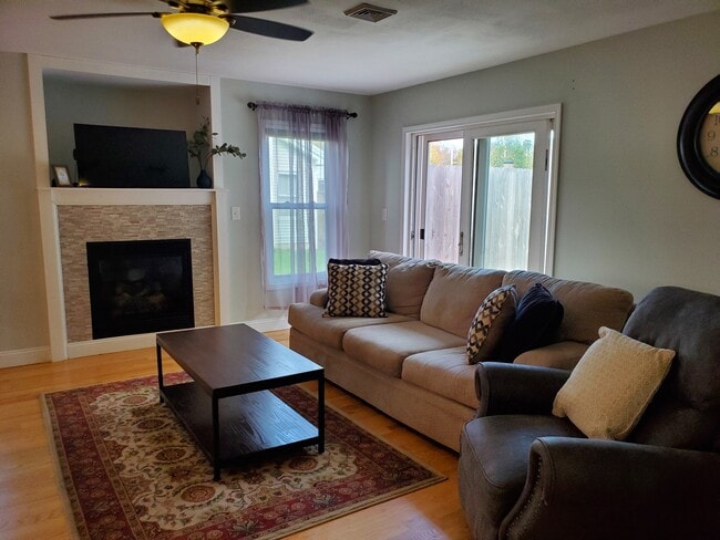 Living room with gas fireplace that is controlled by a switch. Sliding door opens to deck - 112 Northridge Dr