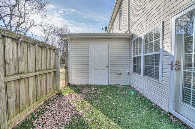 Building Photo - 341 Shoshone Pl