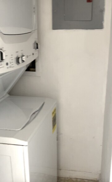 Building Photo - 9735 Fontainebleau Blvd