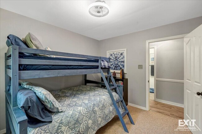 Building Photo - Beautiful Fully Furnished 3 Bed, 2 Bath Ho...