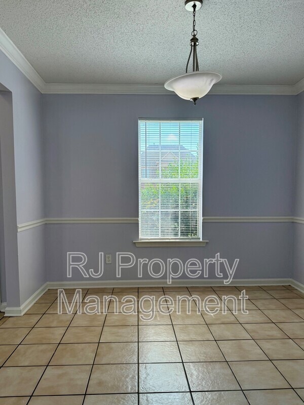Building Photo - 5353 Farm Ridge Dr