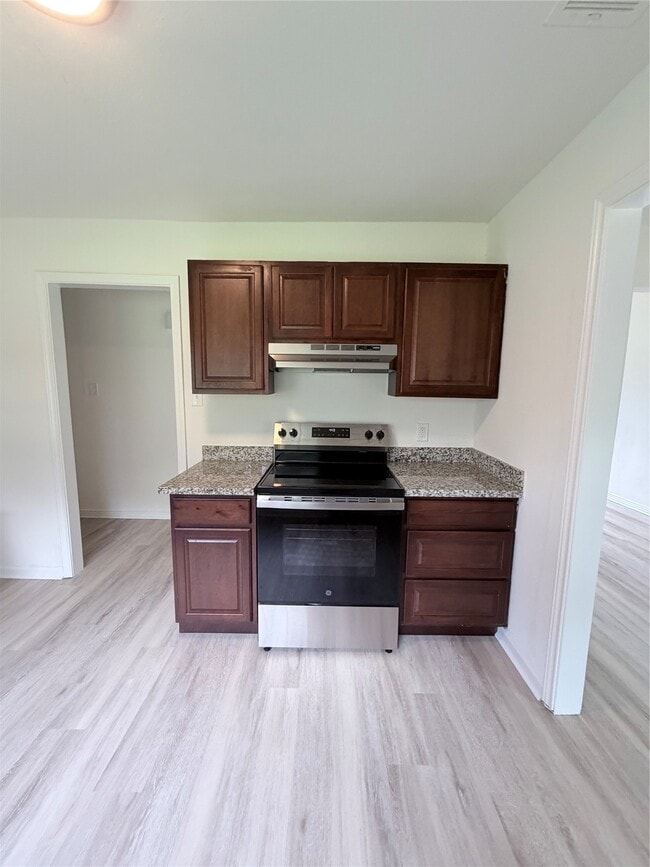 Building Photo - 8837 Oak Knoll Ln