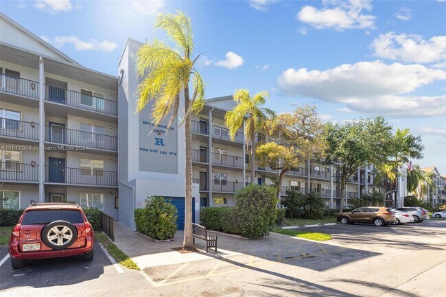 Building Photo - 900 SW 125th Way