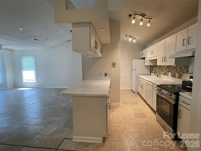 Building Photo - 7368 Rose Terrace Ct