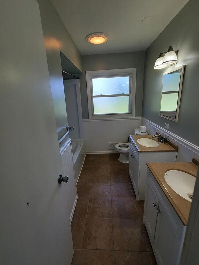 Building Photo - Single Family Home in Desirable Kentwood