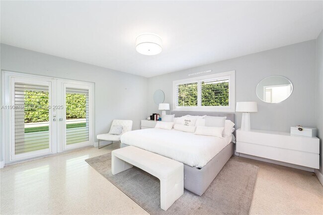 Building Photo - 829 Malaga Ave