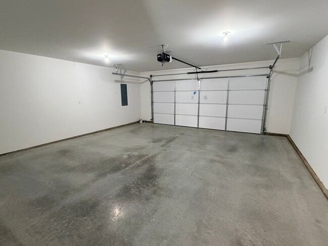 Building Photo - BRAND NEW construction! 3 beds, 2 baths, double garage, deck with VIEWS and more!