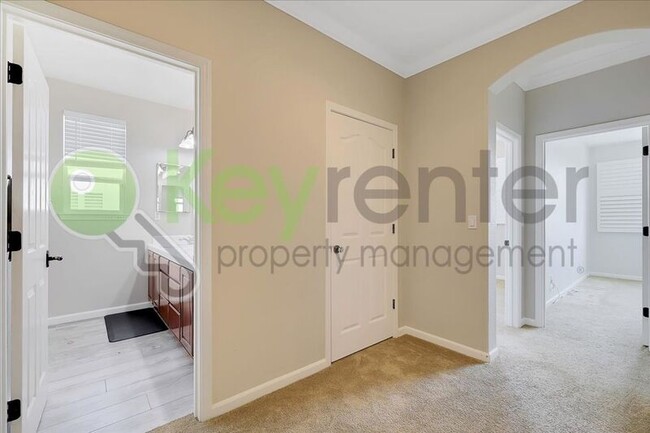 Building Photo - 6820 Cherry Ridge Cir