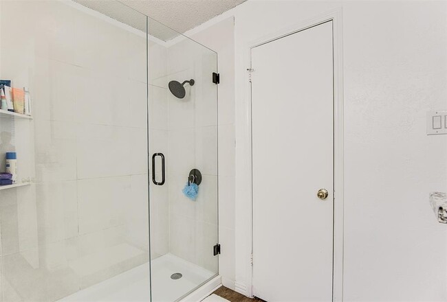 Building Photo - 2927 Chanute Dr